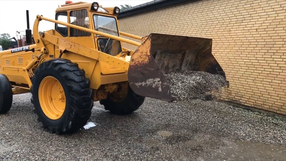 Video: Svenskernes bagvendte traktor