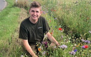 19-årig landmand sår blomsterstriber på hele Sjælland