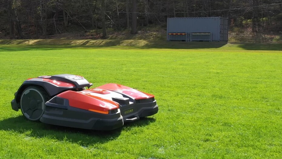 Video: Ny robot-klipper klarer 50.000 kvadratmeter græs i høj kvalitet
